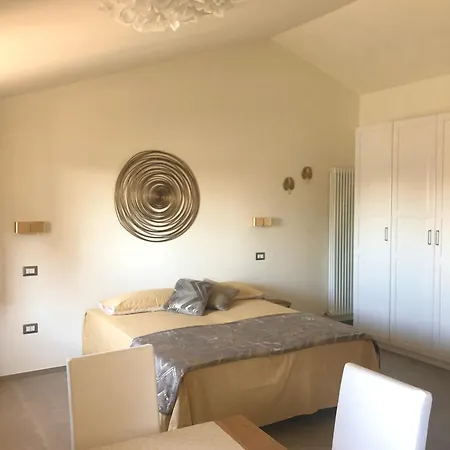 Monolocali Oro E Argento Daire *